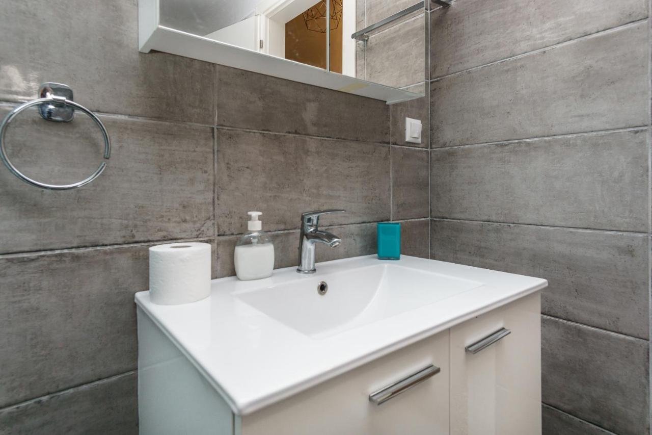 C.4 Red Rose #Colony_Central_Apartment Saloniki Zewnętrze zdjęcie